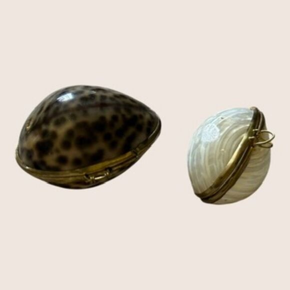 🐚 VTG MOTHER OF PEARL + TIGER COWRIE HINGED SHELL PILL TRINKET JEWELRY BOX SET - Picture 3 of 5